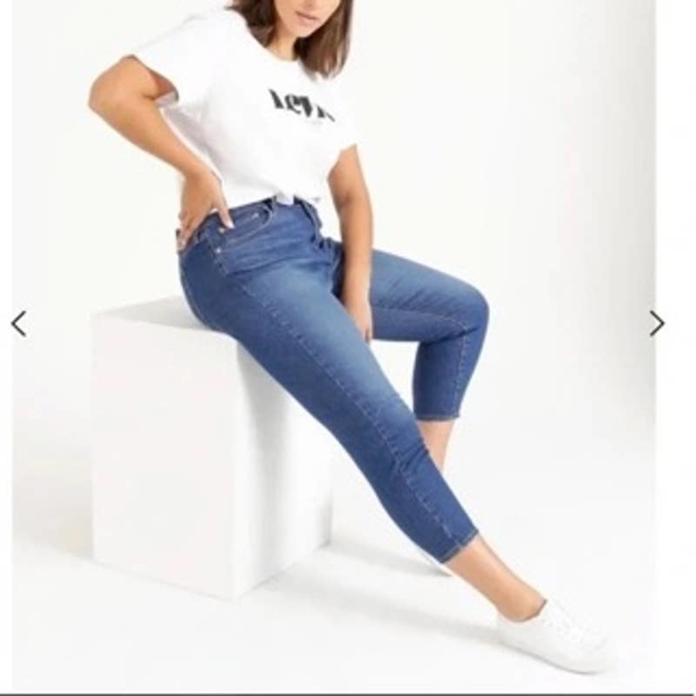 Levi’s Blue Denim High Rise Wedgie Skinny Jeans Curvy Button Fly Size 16 W